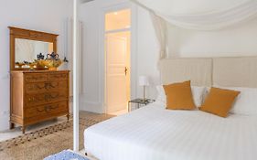 Garden Suite in private villa on Via Libertà